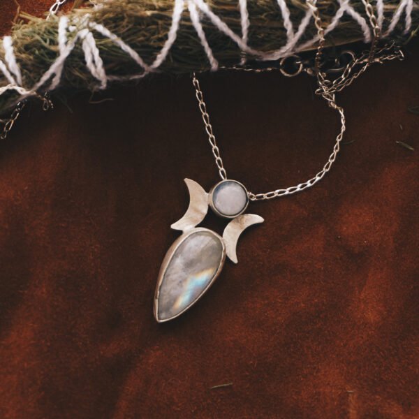 collar-piedra-luna-con-lunas-en-plata